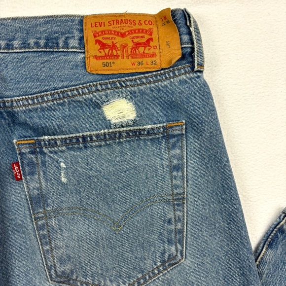 Levis 501 Button Fly Med Wash Distressed Whiskered Straight Leg Jean Size 36/32 - Picture 9 of 15